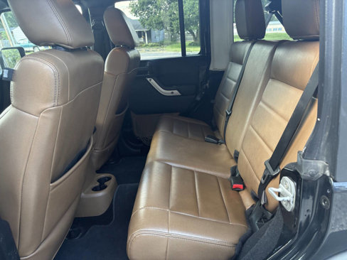 Used 2011 Jeep Wrangler Unlimited Rubicon w/ Dual Top Group image 21