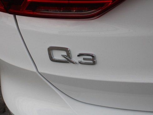 Used 2024 Audi Q3 2.0T Premium image 11