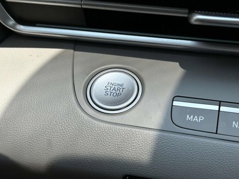 Used 2024 Hyundai Elantra SEL image 21