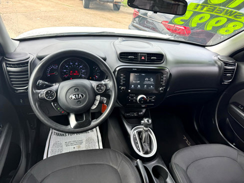 Used 2018 Kia Soul + image 11