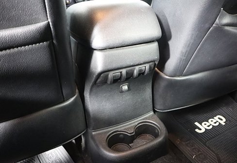 Used 2016 Jeep Wrangler Unlimited Sahara w/ Connectivity Group image 18