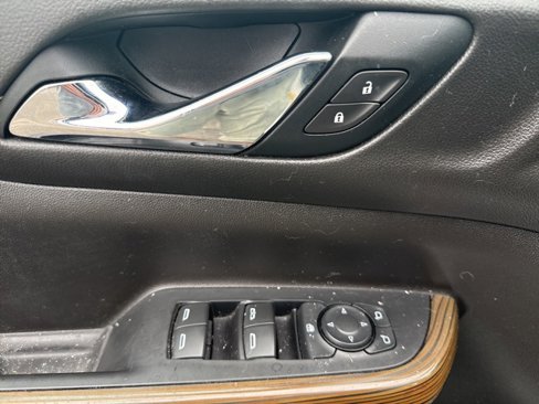 Used 2021 GMC Acadia SLE w/ Driver Convenience Package image 12