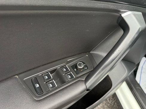 Used 2019 Volkswagen Tiguan SE w/ Panoramic Sunroof Package image 21