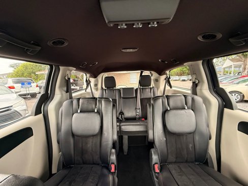 Used 2017 Dodge Grand Caravan SXT image 17