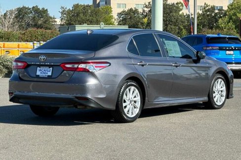 Used 2020 Toyota Camry LE image 4