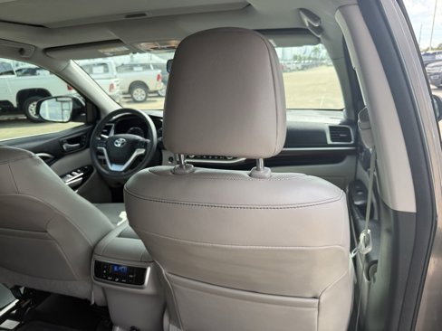Used 2016 Toyota Highlander Limited image 44
