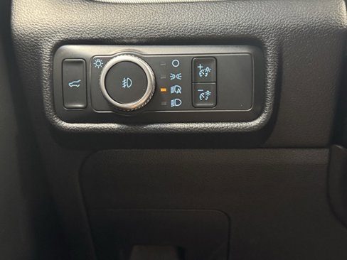 Used 2021 Ford Explorer XLT w/ XLT Sport Appearance Package image 16
