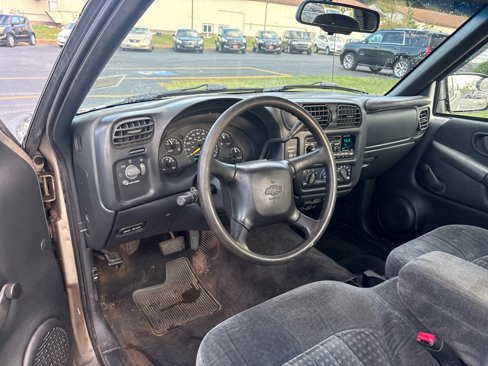 Used 2000 Chevrolet S10 Pickup LS w/ Preferred Equipment Group image 11