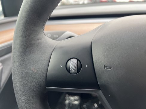 Used 2024 Tesla Model Y Long Range image 10