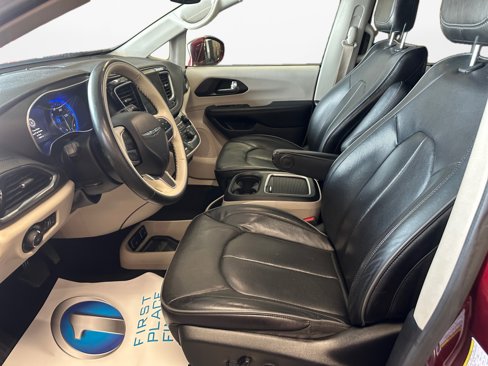 Used 2020 Chrysler Pacifica Limited image 11