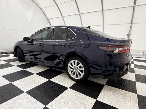 Used 2021 Toyota Camry LE image 2
