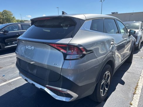 Used 2023 Kia Sportage LX image 3