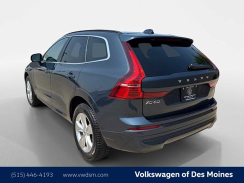 Used 2022 Volvo XC60 B5 Momentum image 4