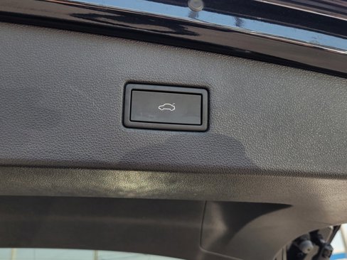 Certified 2022 Volkswagen Tiguan SE image 24