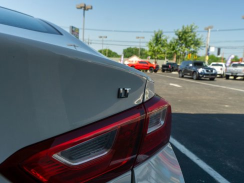 Used 2023 Chevrolet Malibu LT image 3