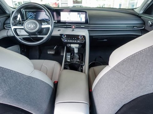 Used 2021 Hyundai Elantra Limited image 5