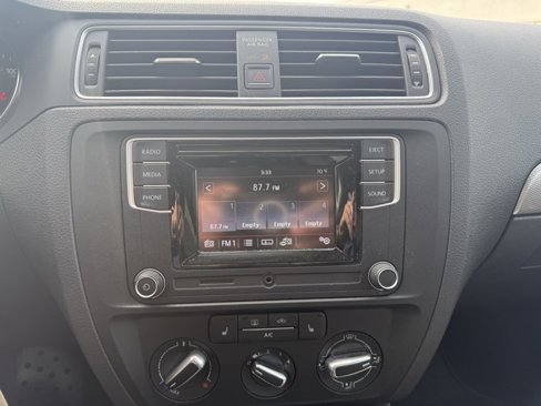 Used 2017 Volkswagen Jetta S image 13