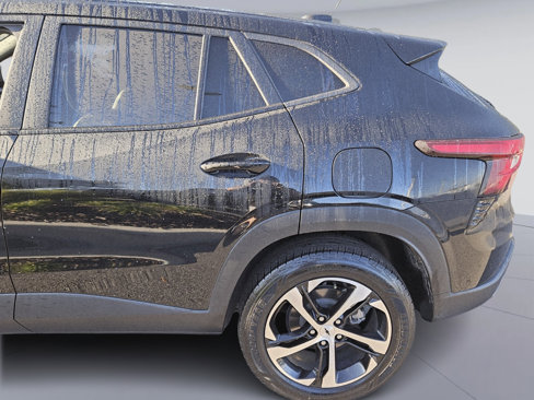 Used 2024 Chevrolet Trax RS w/ Sunroof Package image 4