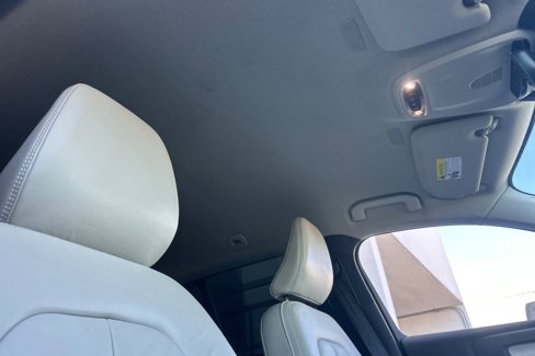 Certified 2022 Volvo XC40 T5 Momentum image 17