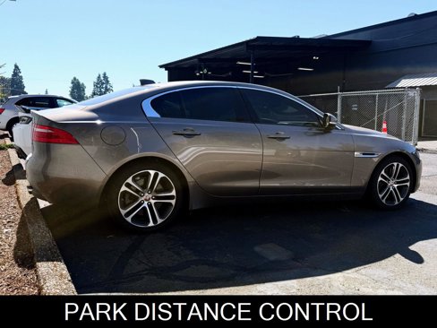 Used 2017 Jaguar XE Premium image 3