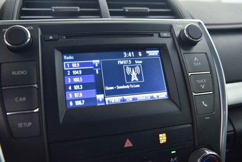 Used 2017 Toyota Camry SE image 19