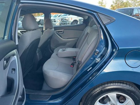 Used 2014 Hyundai Elantra SE image 12