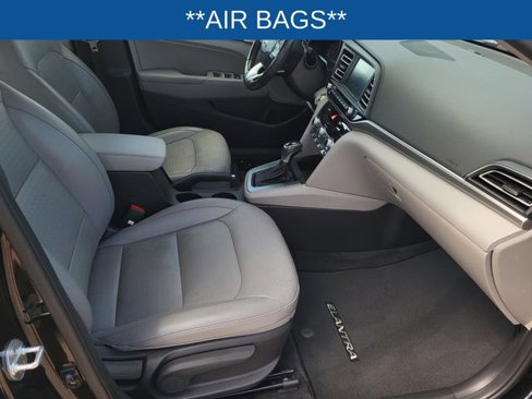 Used 2020 Hyundai Elantra Limited image 12