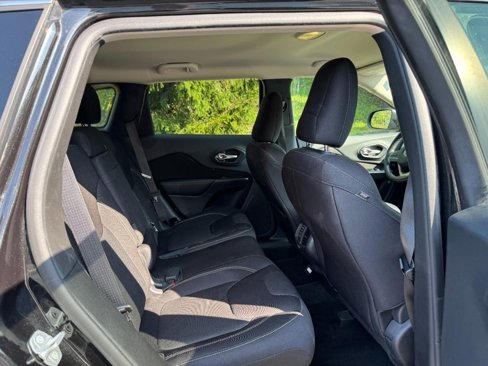 Used 2015 Jeep Cherokee Latitude w/ Safety Group image 10