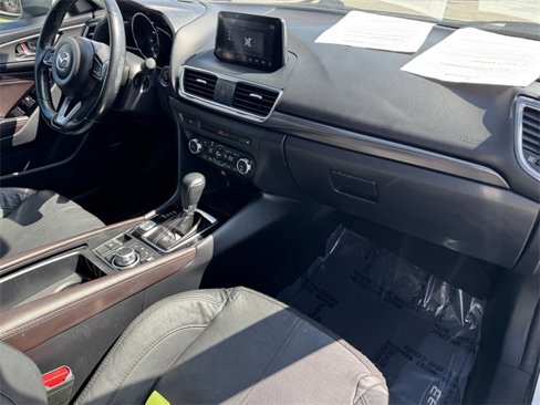 Used 2018 MAZDA MAZDA3 Grand Touring image 6