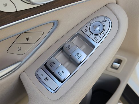 Used 2022 Mercedes-Benz GLC 300 4MATIC image 29