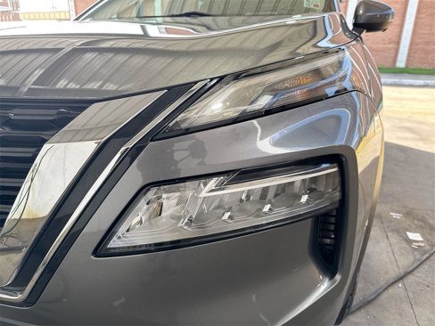 Used 2021 Nissan Rogue SV image 10