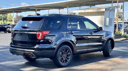 Used 2017 Ford Explorer XLT w/ XLT Technology Feature Bundle image 6