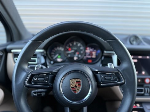 Certified 2025 Porsche Macan image 18