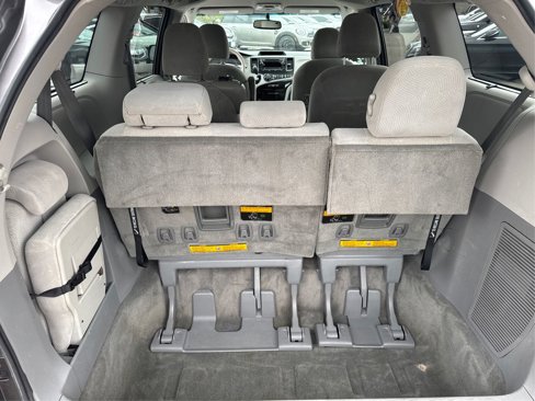 Used 2014 Toyota Sienna LE image 13
