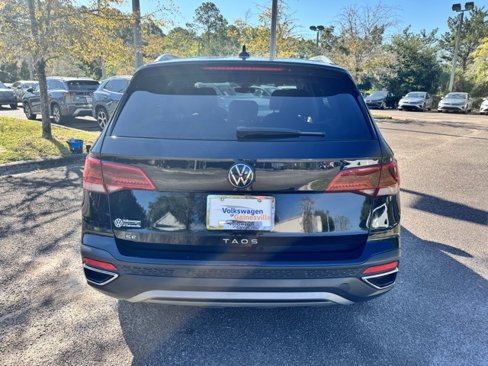 Certified 2024 Volkswagen Taos SE image 6