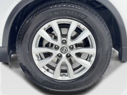Used 2018 Nissan Rogue SV image 54