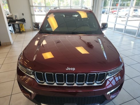 Certified 2024 Jeep Grand Cherokee Limited image 3