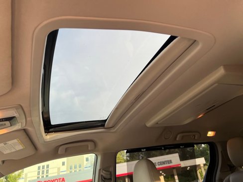 Used 2017 Toyota Sienna XLE image 26