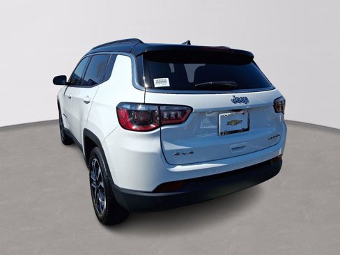 Used 2024 Jeep Compass Limited image 4