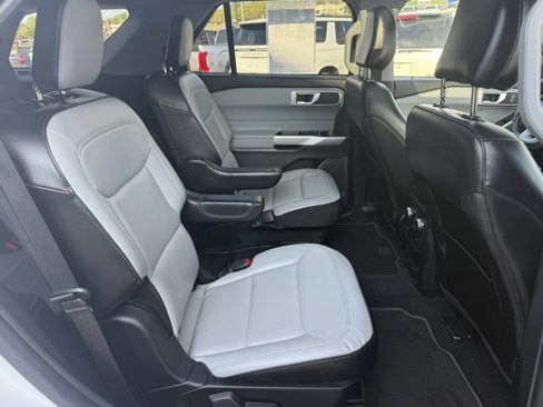 Used 2021 Ford Explorer XLT w/ Equipment Group 202A image 32