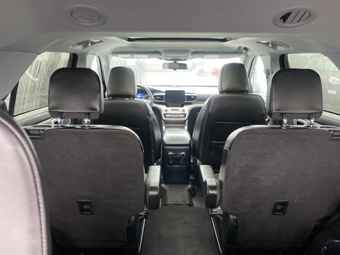 Used 2022 Ford Explorer XLT image 13