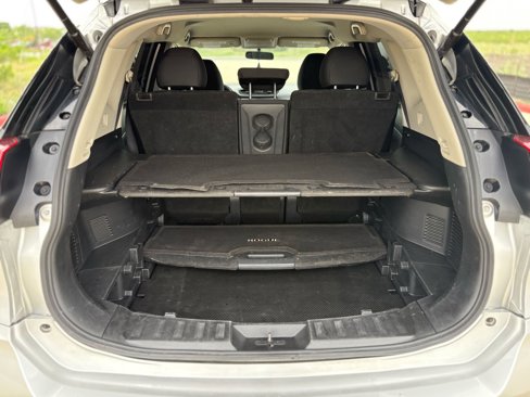 Used 2018 Nissan Rogue SV image 14