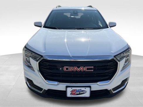 Used 2023 GMC Terrain SLE w/ Driver Convenience Package image 10