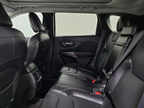 Used 2019 Jeep Cherokee Limited image 18