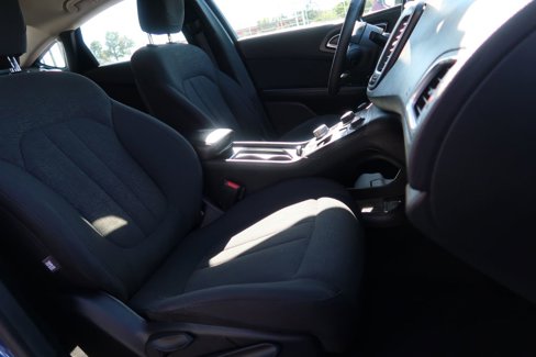 Used 2016 Chrysler 200 Limited w/ Convenience Group image 9