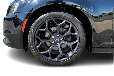 Certified 2019 Chrysler 300 S w/ 300S Premium Group image 30