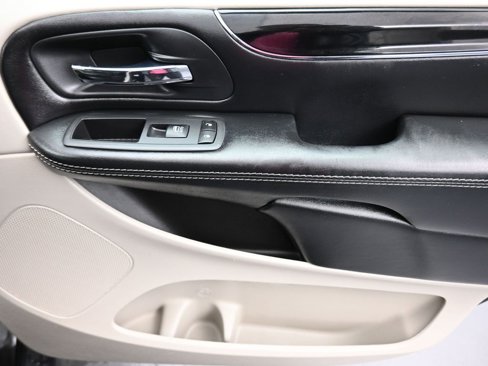 Used 2019 Dodge Grand Caravan SXT image 48