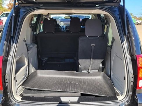 Used 2018 Dodge Grand Caravan SE w/ UConnect Hands-Free Group image 8