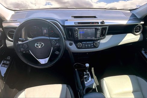 Used 2018 Toyota RAV4 Limited image 7