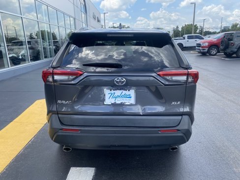 Used 2022 Toyota RAV4 XLE Premium image 7